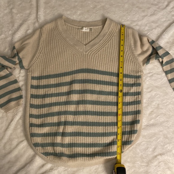 R D Style brand striped sweater. Size XL. - Picture 6 of 9